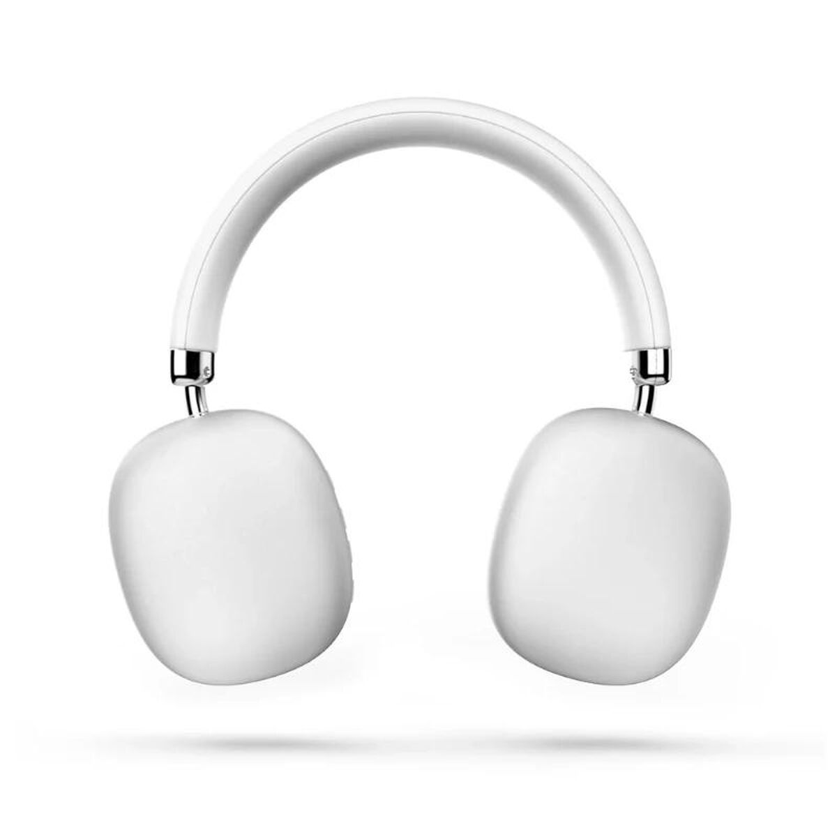 Auriculares blancos supraaurales con detalles plateados sobre fondo blanco.