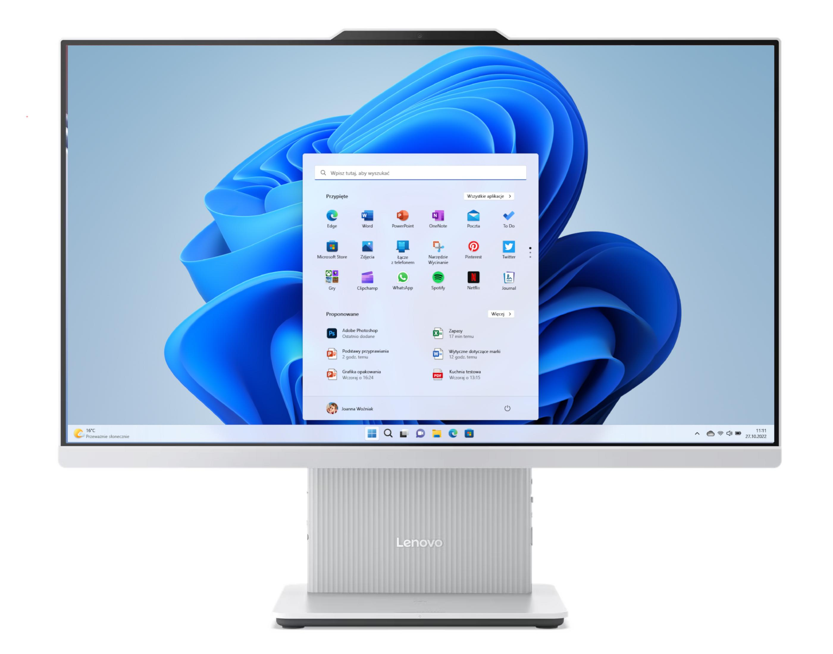 PC All-in-One Lenovo argento con menu Start di Windows 11 e grafica blu di sfondo.