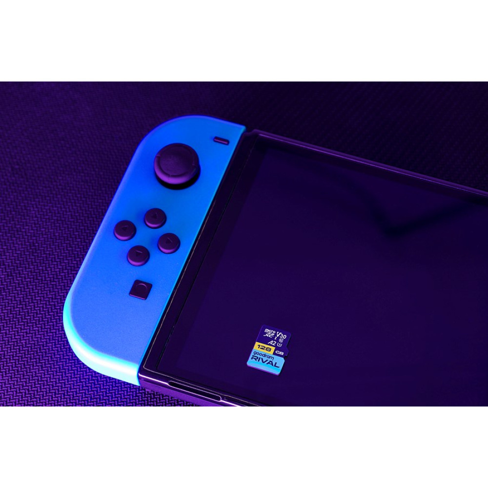 Niebieski kontroler Nintendo Switch Joy-Con obok ciemnego ekranu z kartą microSD.
