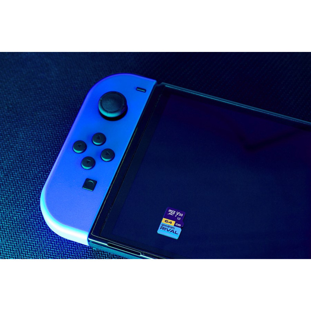 Niebieski Nintendo Switch z naklejką karty SD 64 GB na ekranie.
