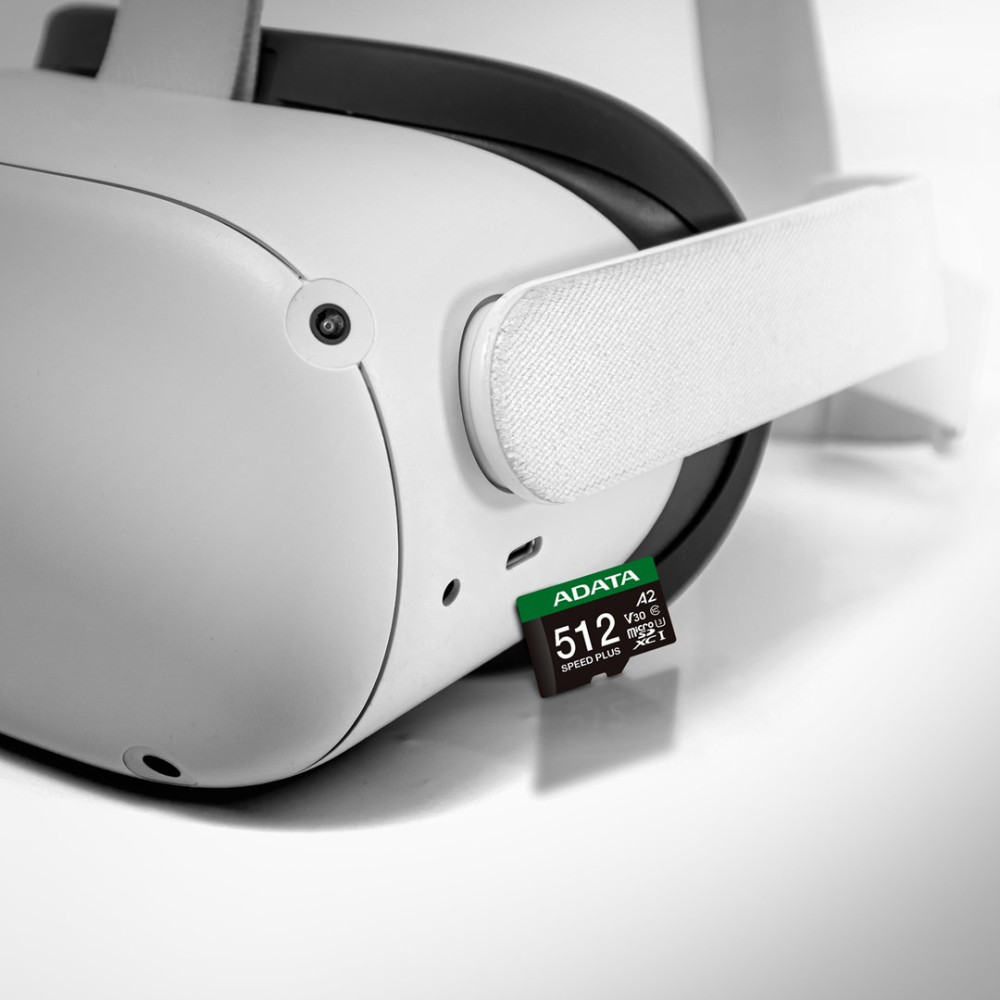 Biały zestaw VR z włożoną kartą micro SD ADATA 512 GB.