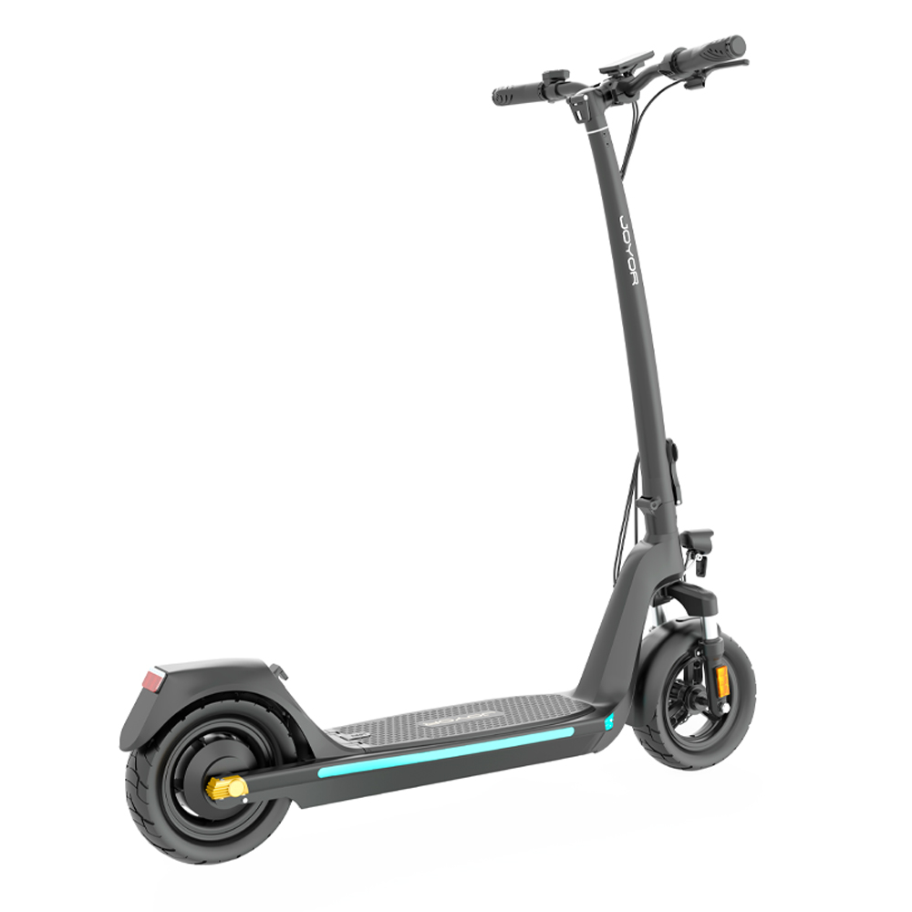 Un monopattino elettrico nero con strisce LED blu e manubrio argentato.