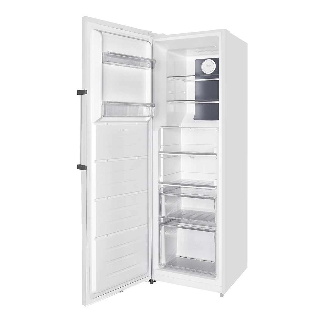 Un refrigerador blanco con la puerta abierta, mostrando estantes y cajones.