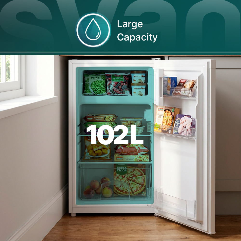 Un frigorífico blanco abierto de 102L de capacidad, lleno de alimentos congelados.