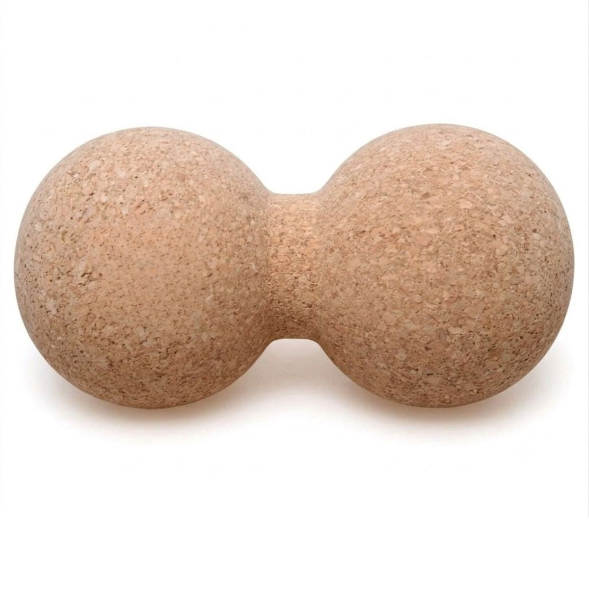 Een kurkkleurige massagebal in pinda-vorm op een witte achtergrond.
