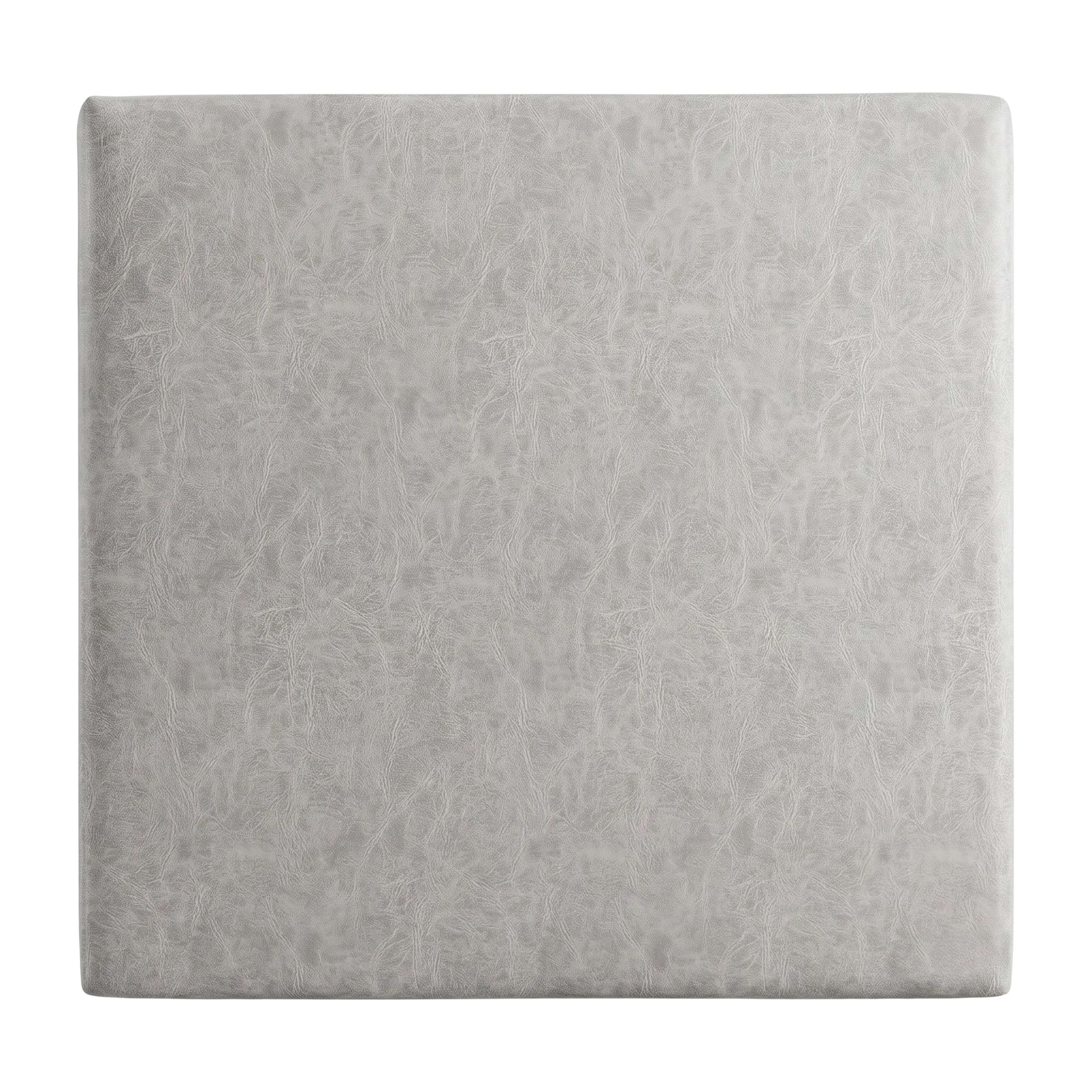Taburete gris con superficie texturizada, cuadrado y tapizado.