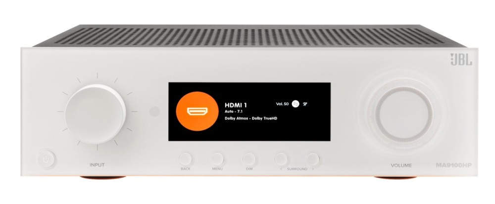 Biały wzmacniacz JBL z pokrętłami, ekran pokazuje HDMI 1, głośność 50.
