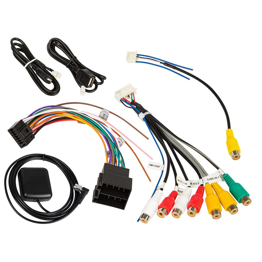 Różne kable audio samochodowe: USB, RCA, antena GPS i wiązka.