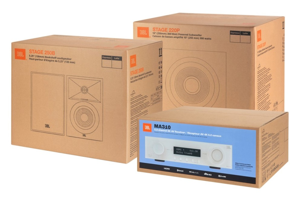 Trzy pudełka głośników JBL: subwoofer, odbiornik i głośniki podstawkowe.