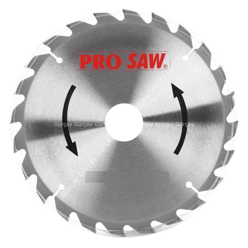 Kırmızı "PRO SAW" yazılı ve dönüş yönü okları olan Pro testere bıçağı.