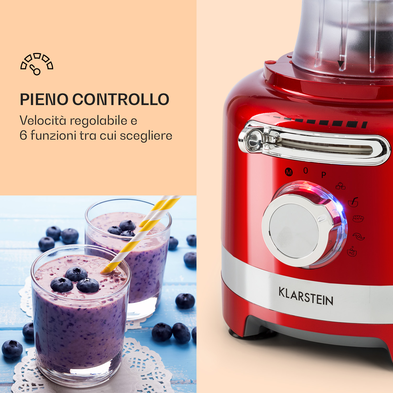 Rote Küchenmaschine mit Gläsern voller Blaubeer-Smoothie und frischen Beeren.
