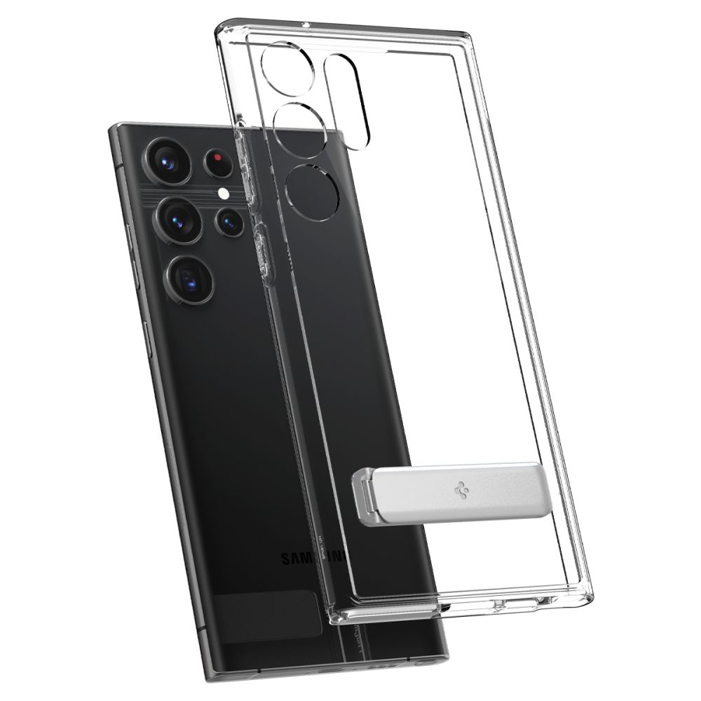 Una custodia trasparente per telefono con cavalletto è posizionata accanto a uno smartphone nero, che mostra le sue fotocamere.