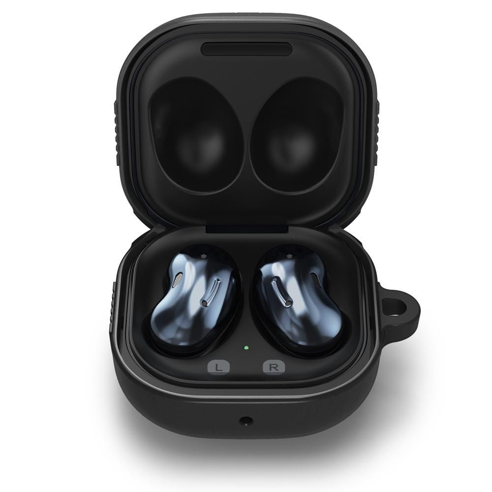 Un paio di auricolari wireless neri in una custodia di ricarica nera aperta.