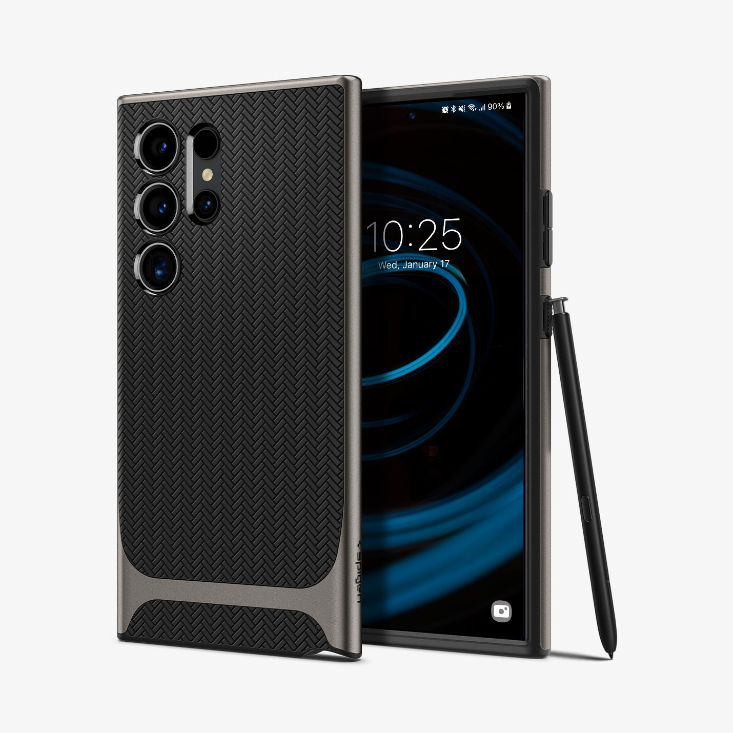 Un telefono nero con tre fotocamere e uno stilo è accanto a una custodia.