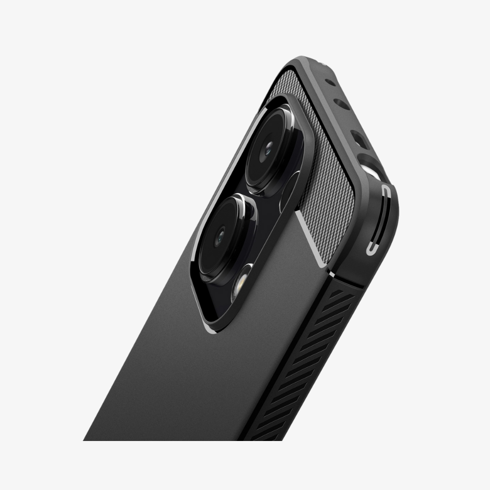 Primo piano di una custodia nera per telefono con obiettivi della fotocamera su sfondo bianco.