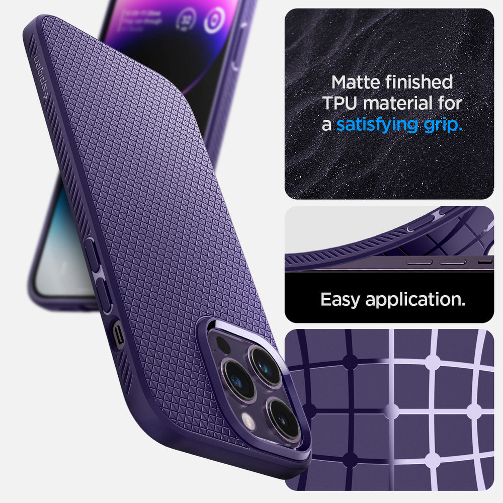 Custodia viola per telefono con motivo a nido d'ape, che mostra i ritagli per fotocamera e porte.