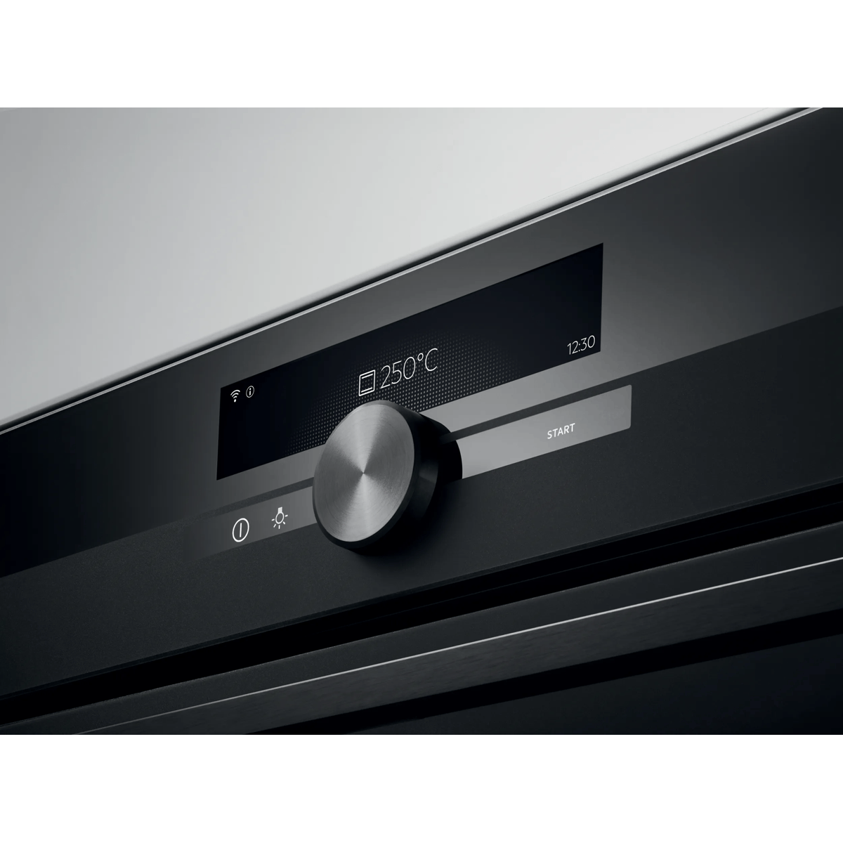 Un horno moderno con pantalla digital que muestra 250°C y botón de inicio.