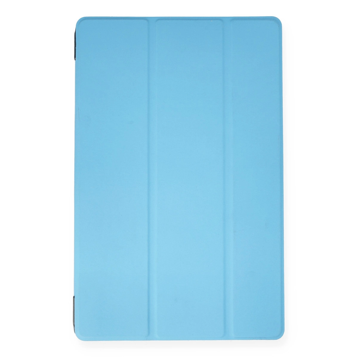Üç dikey katlanmış açık mavi tablet kılıfı, beyaz arka plan.