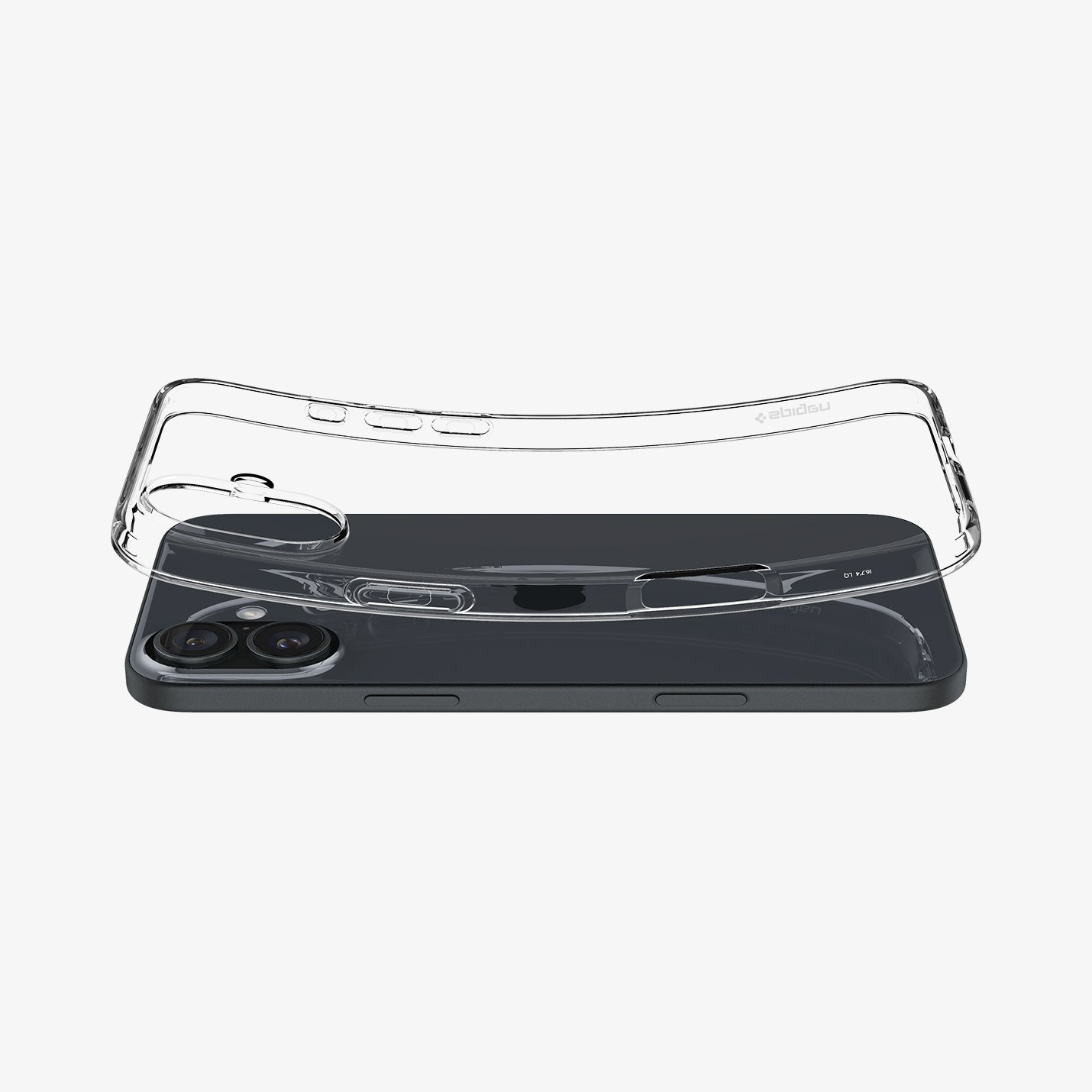 Una cover trasparente per telefono poggia su uno smartphone scuro.