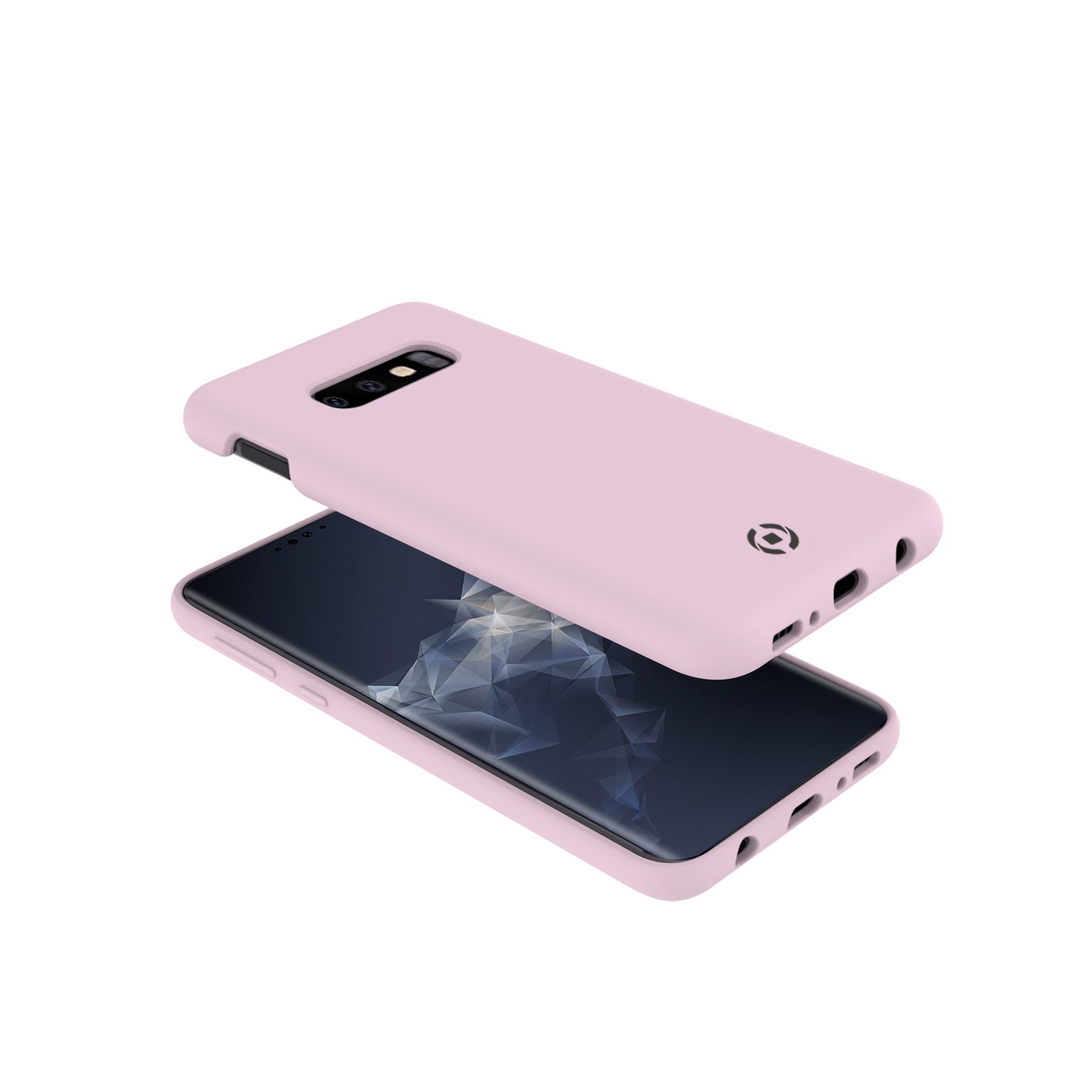 Una cover rosa giace su uno smartphone con schermo scuro.