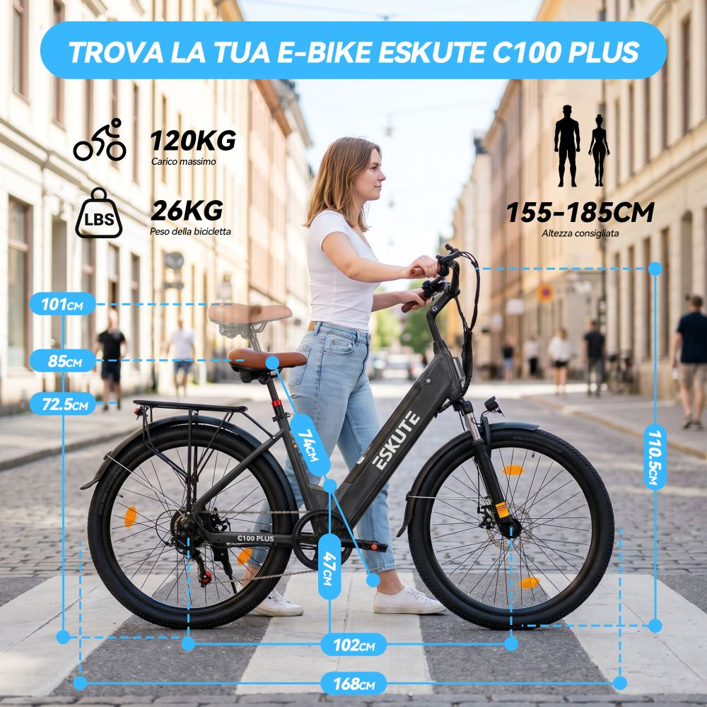 Una donna è accanto a una e-bike grigia con dimensioni e specifiche.