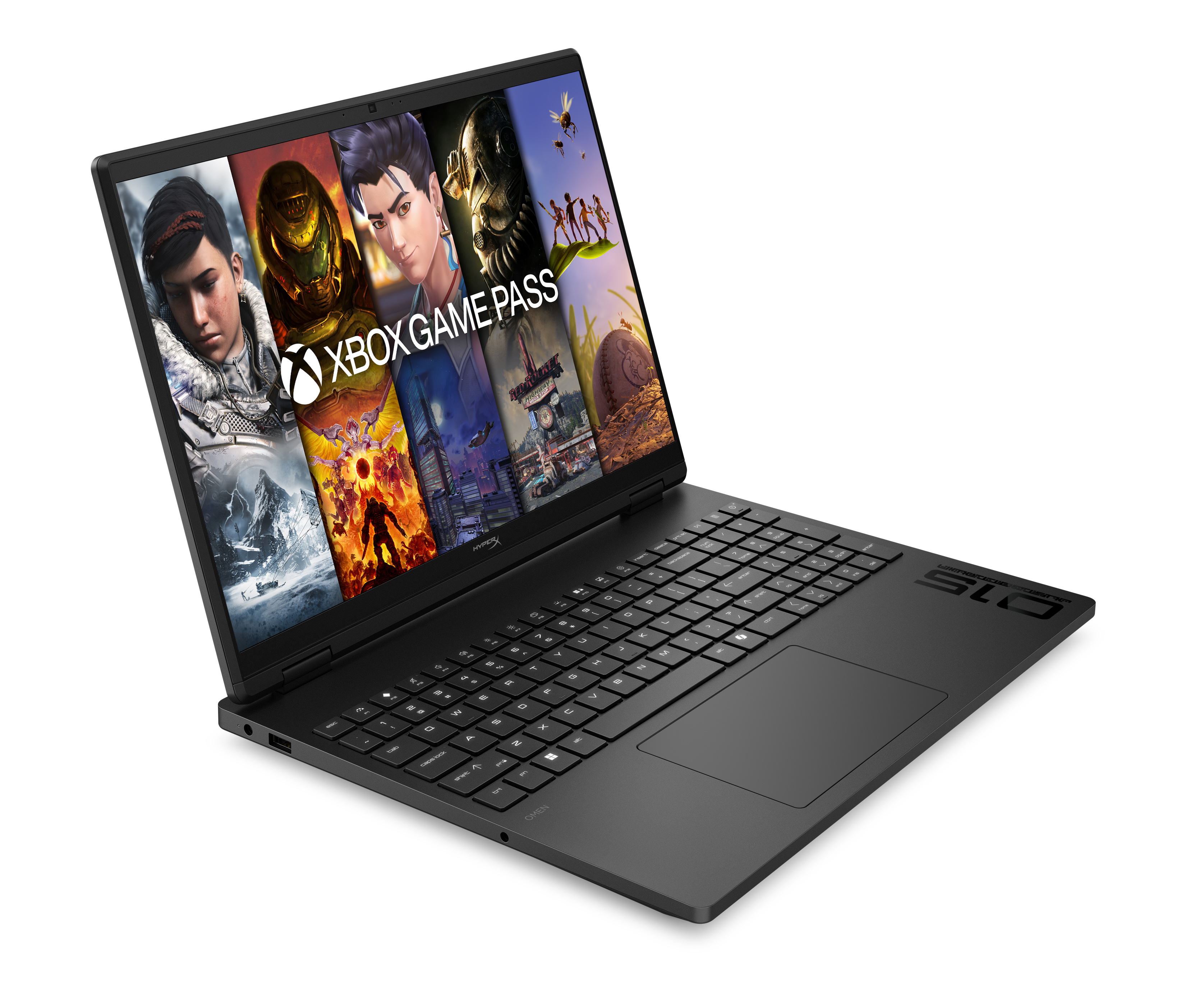 Un laptop nero mostra Xbox Game Pass con grafica di gioco. Tastiera visibile.