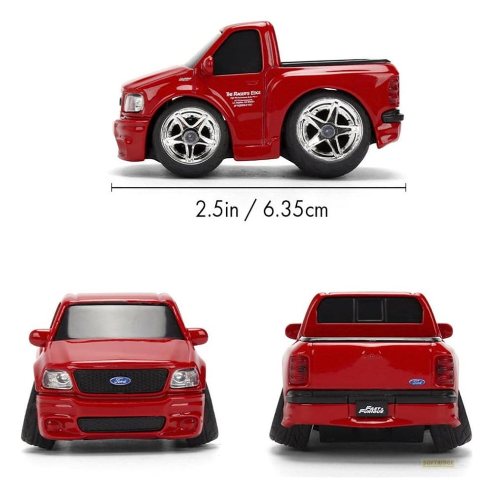 Roter Spielzeug-Pickup-Truck von vorne, seitlich und von hinten.
