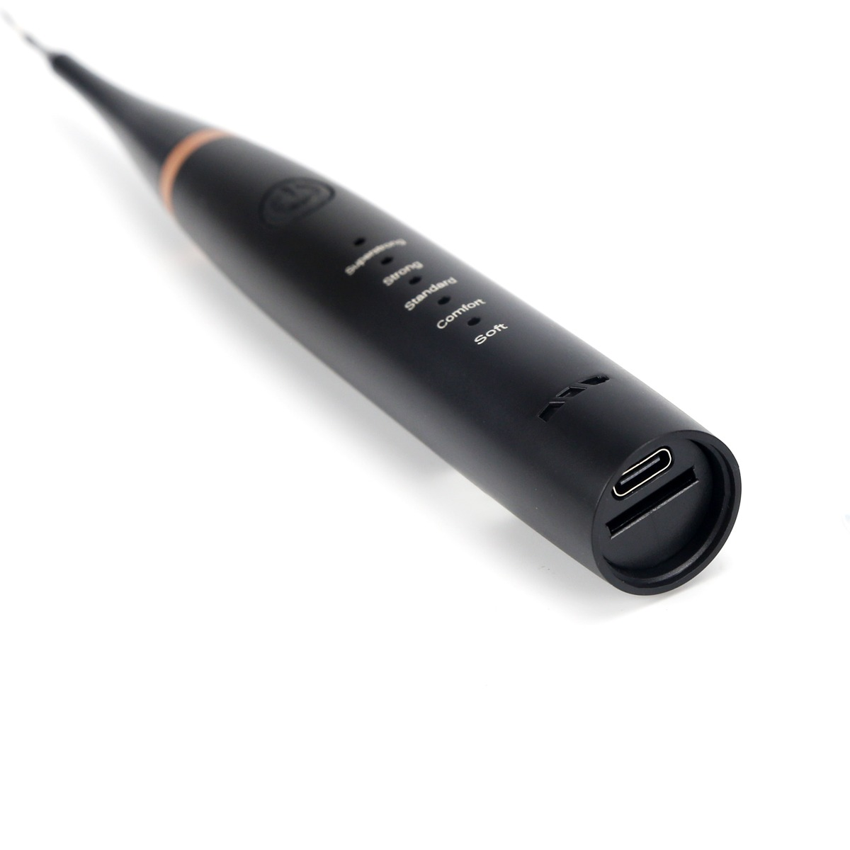Schwarzer elektrischer Zahnreiniger mit silberner Spitze und USB-C-Anschluss.