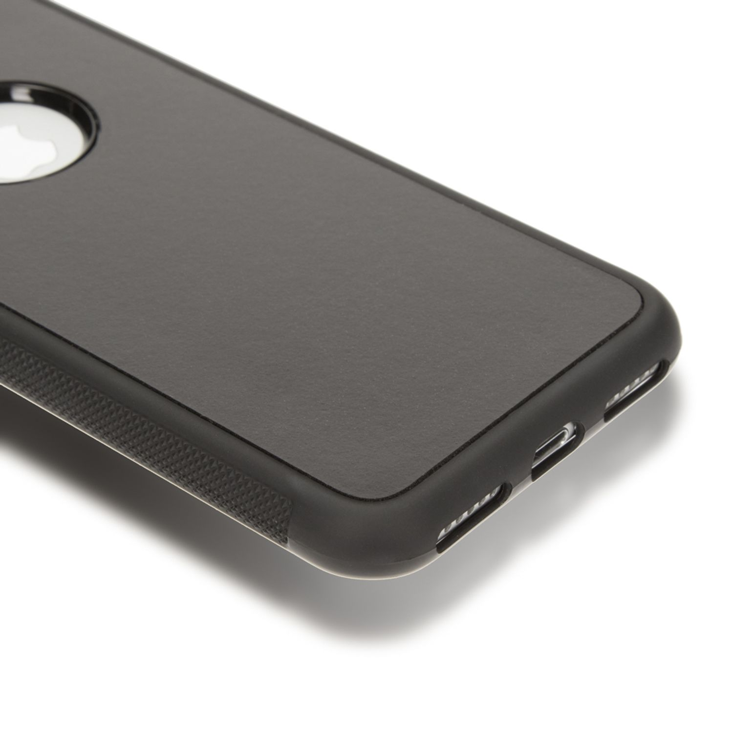 Schwarze Handyhülle mit Aussparungen für Anschlüsse und Apple-Logo.