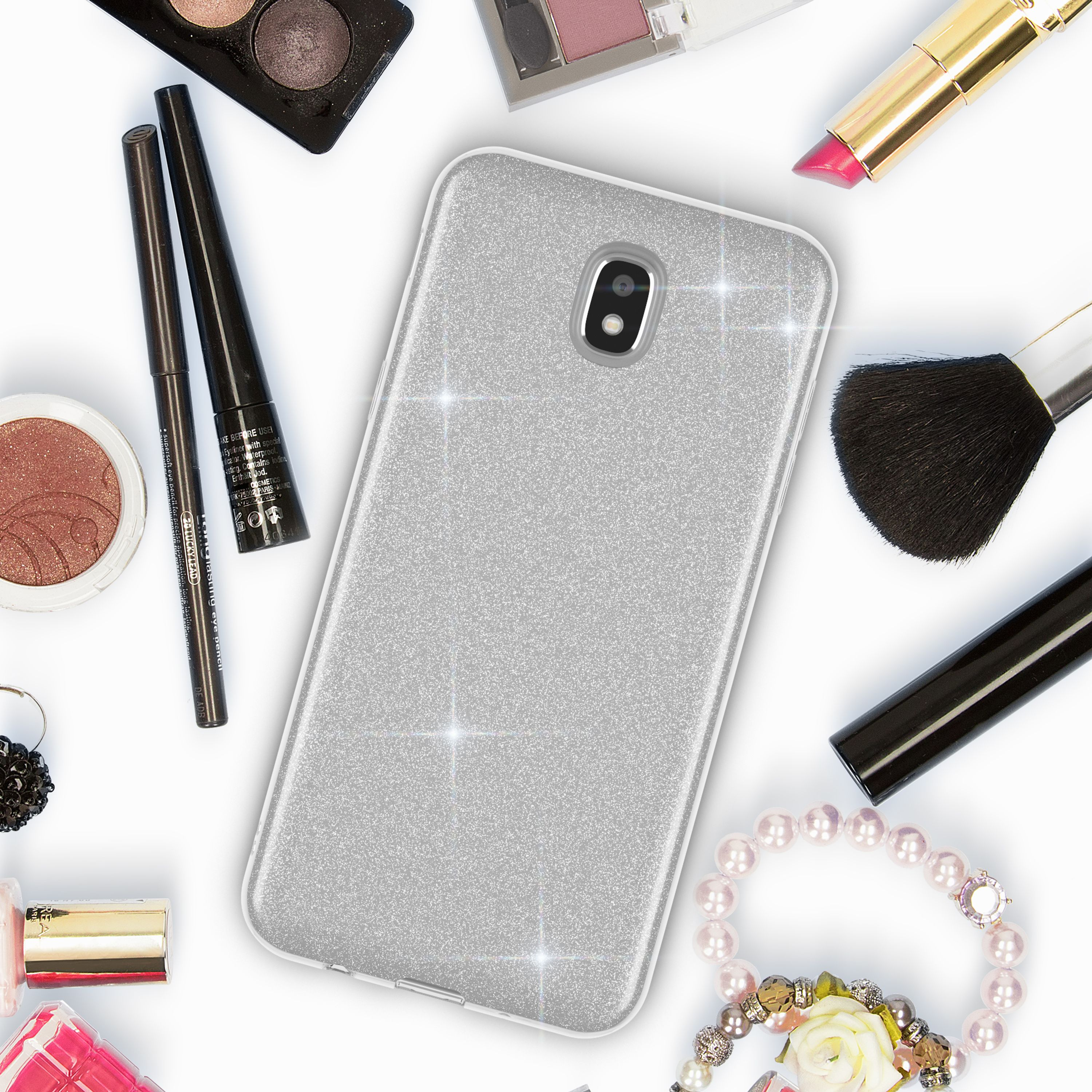 Ein glitzerndes Smartphone-Cover umgeben von Make-up-Artikeln.