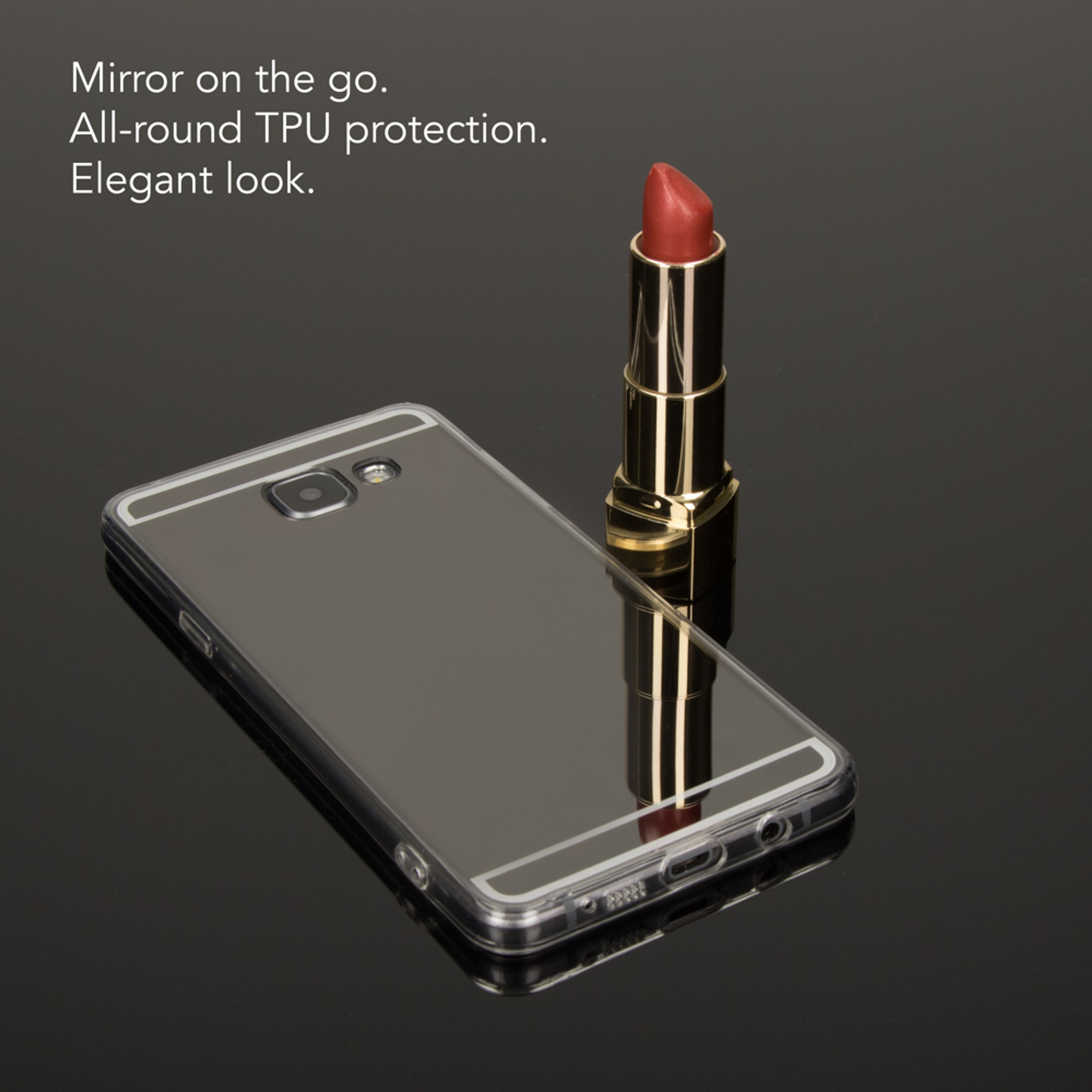 Ein Spiegel-Handyhülle und Lippenstift auf schwarzem Hintergrund.