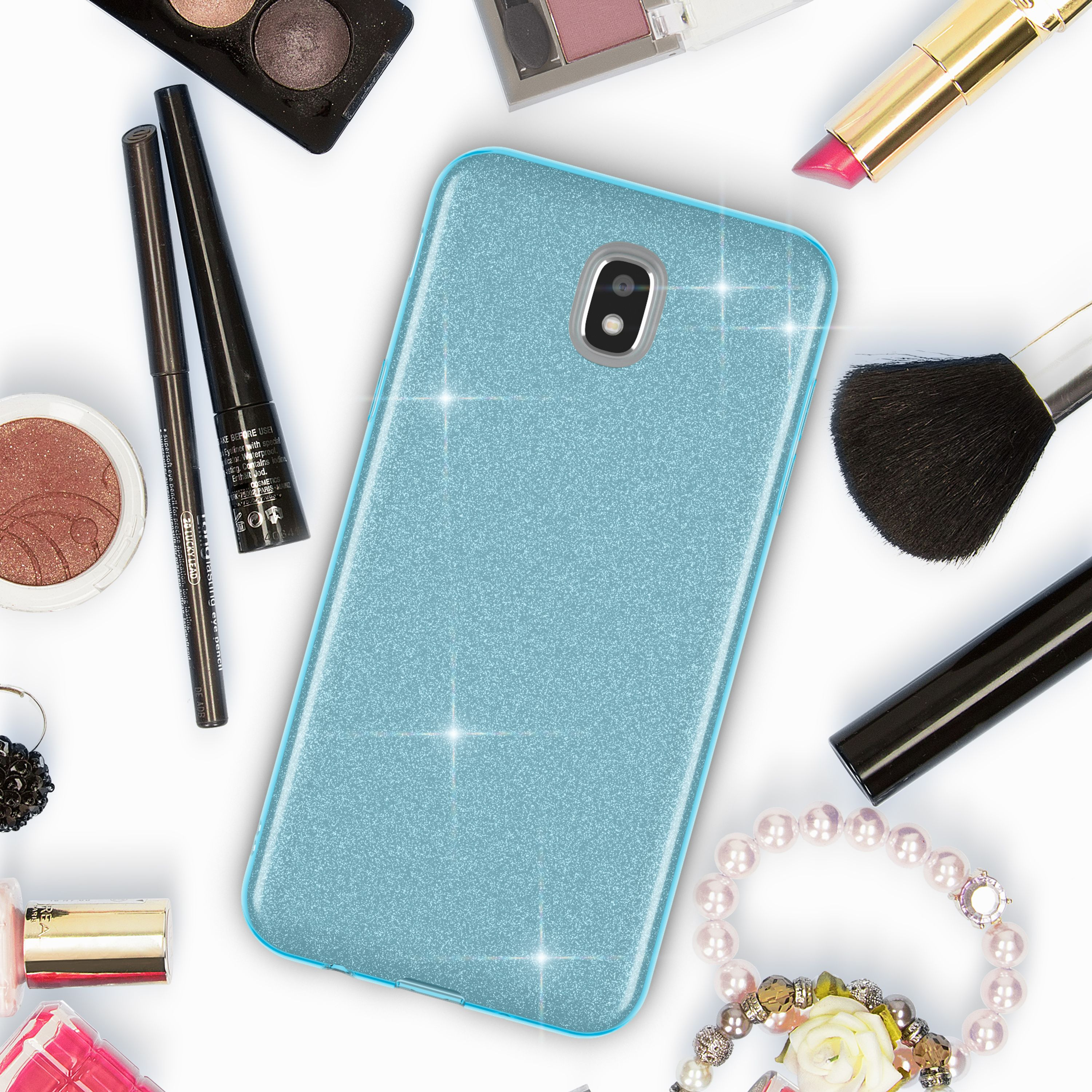 Ein hellblaues, glitzerndes Handyhülle mit Kamera, umgeben von Kosmetika.