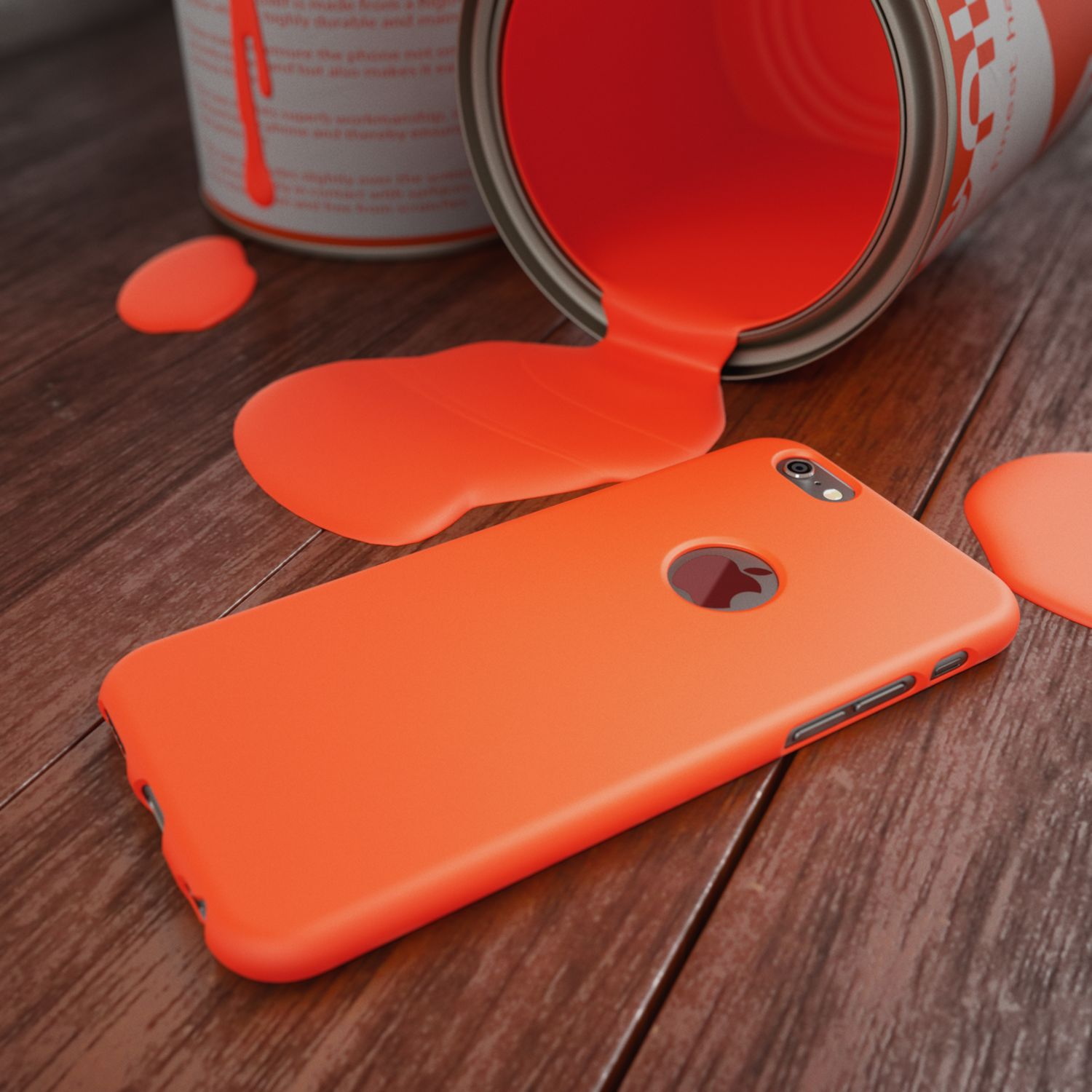Orange Farbe verschüttet aus einer Dose auf eine Holzoberfläche und bedeckt eine orange Handyhülle.