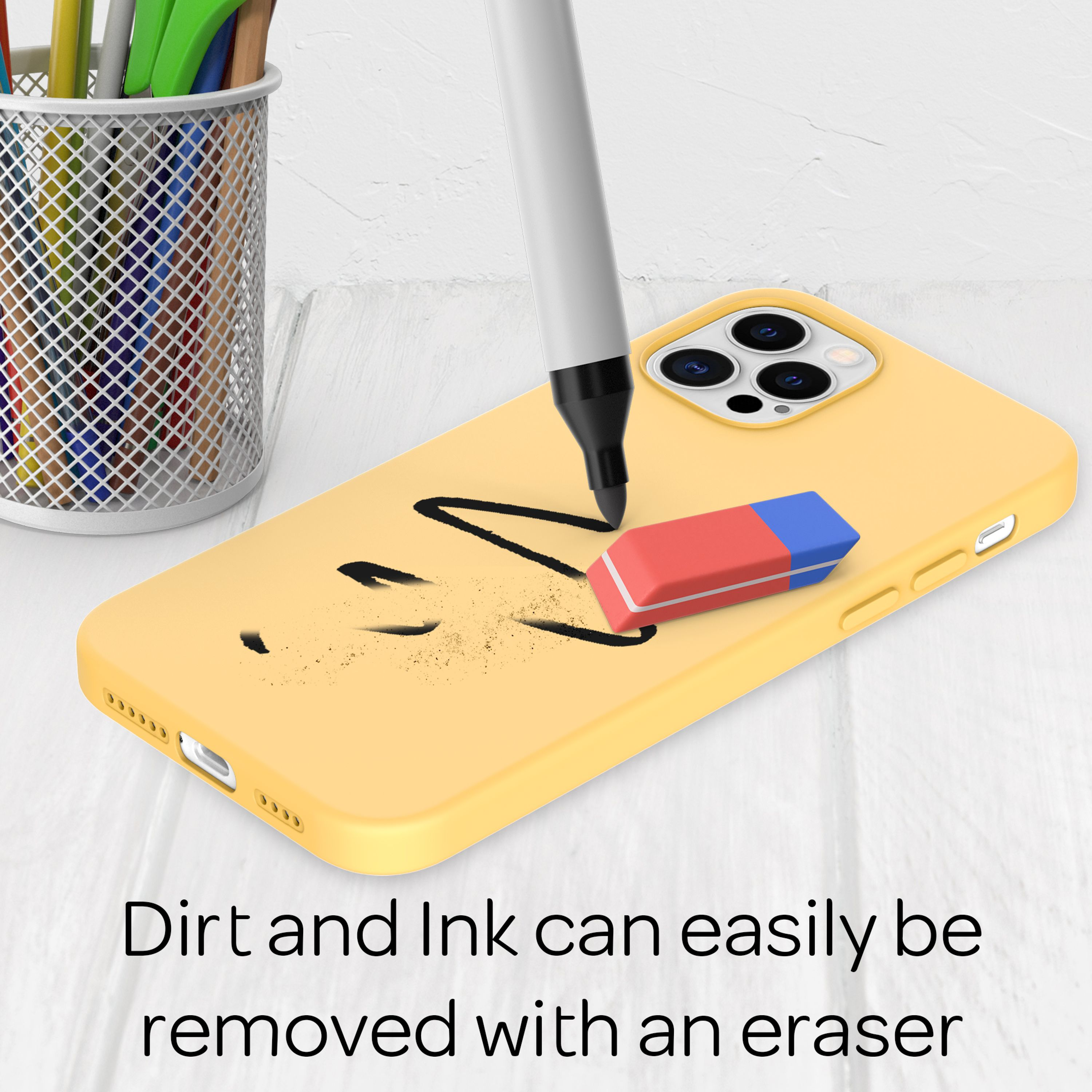 Ein gelbes Handycover wird mit einem Radiergummi und einem Stift gereinigt.