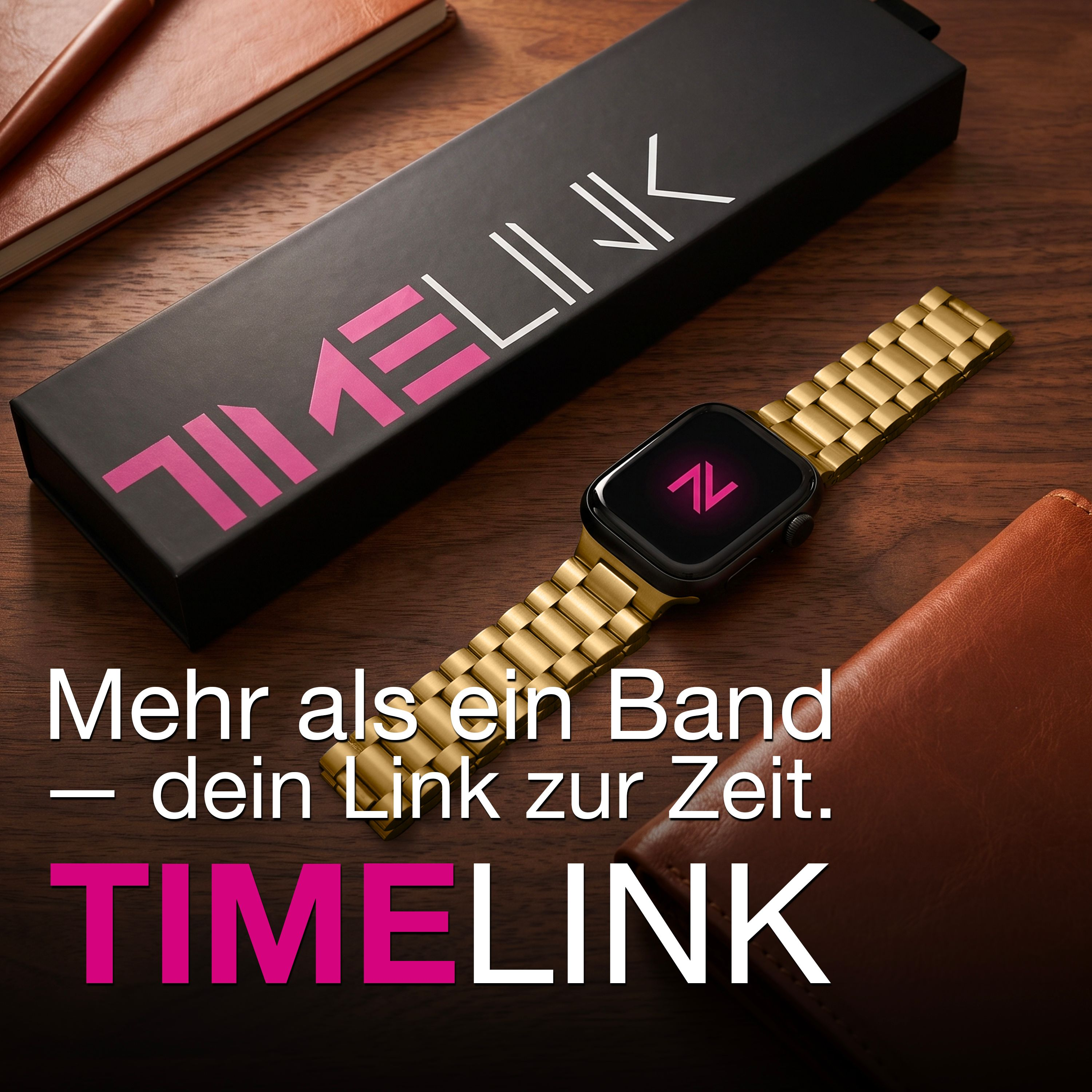 Goldene Uhr mit schwarzem Armband, schwarzer Box mit pinker Schrift. Holzuntergrund.