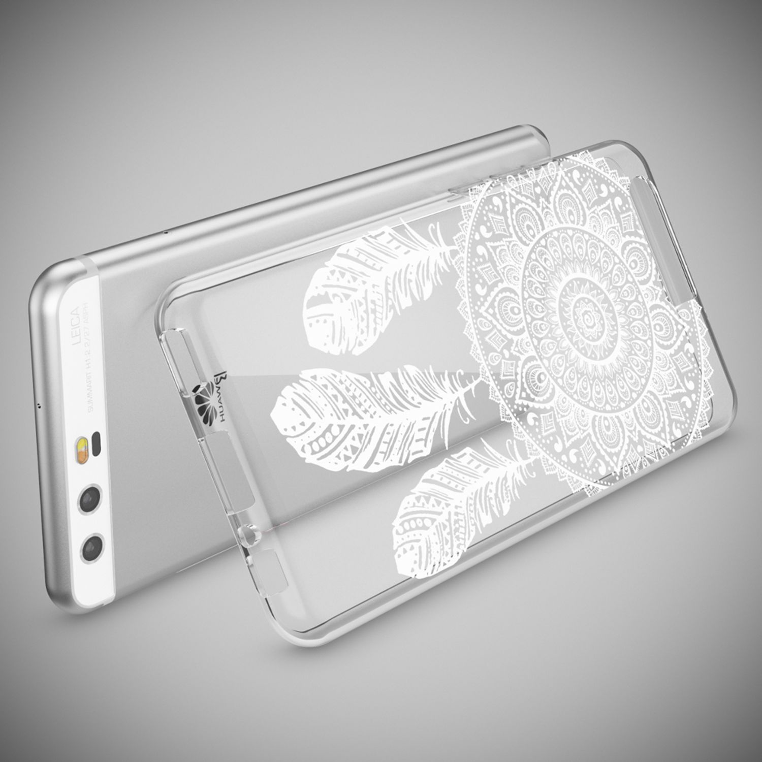 Uno smartphone argentato con cover trasparente con piume bianche e disegno mandala.