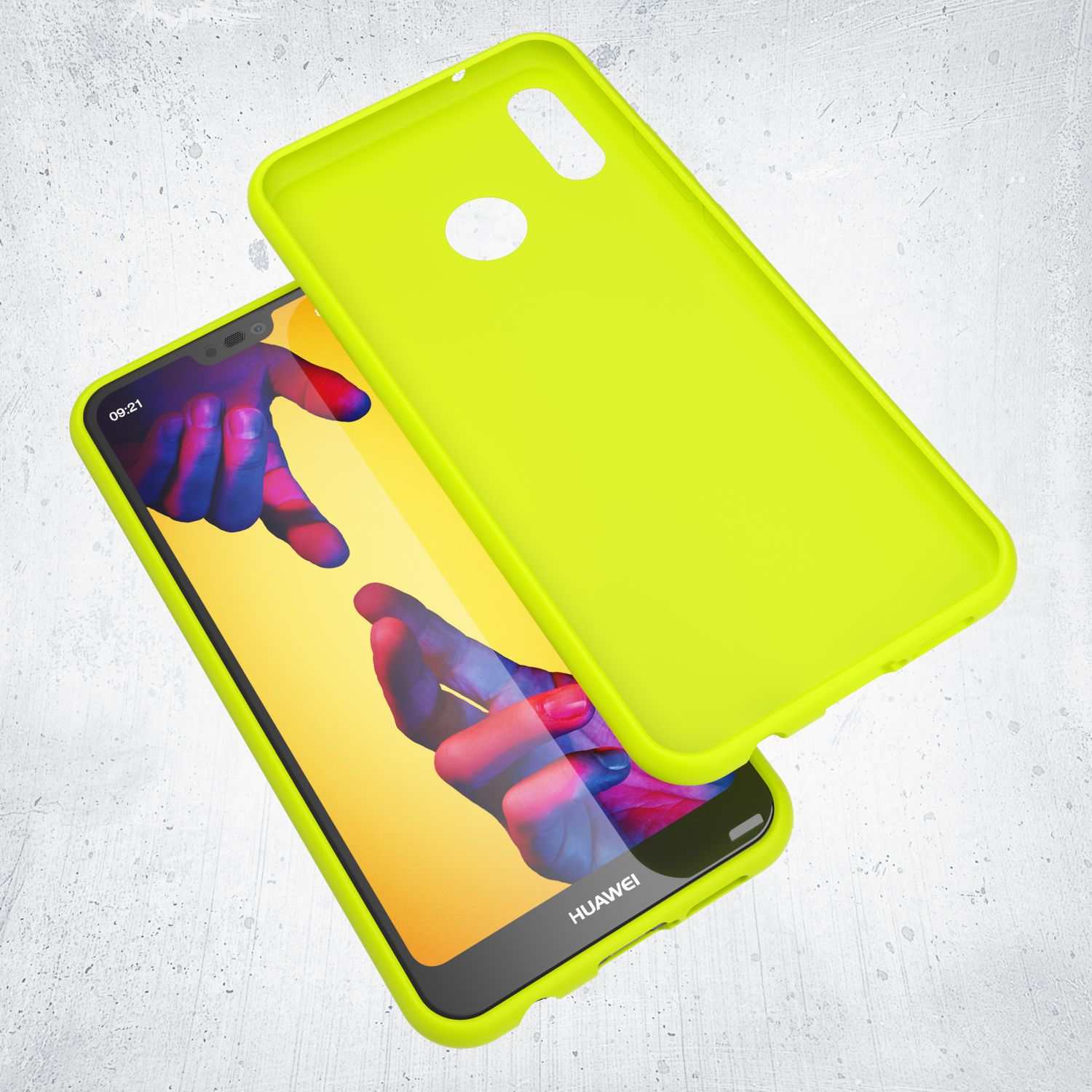 Ein neongelbes Handycover liegt neben einem Smartphone mit zwei Händen auf dem Display.