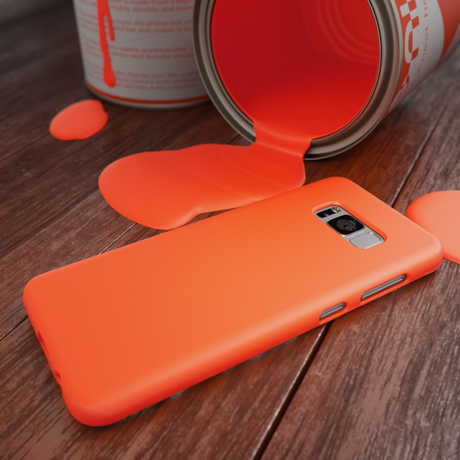 Ein Eimer mit orangefarbener Farbe ist umgekippt, Farbe tropft auf ein Handy und Holzboden.