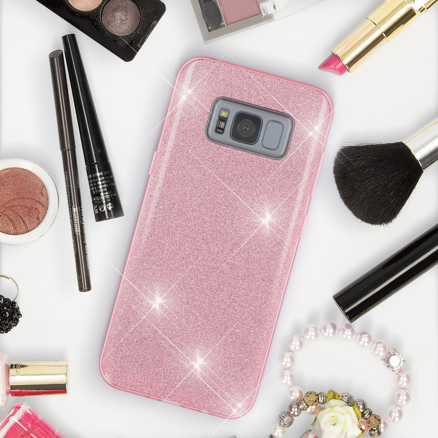 Rosa Glitzer-Handyhülle mit Make-up-Artikeln wie Lippenstift, Lidschatten und Pinsel.