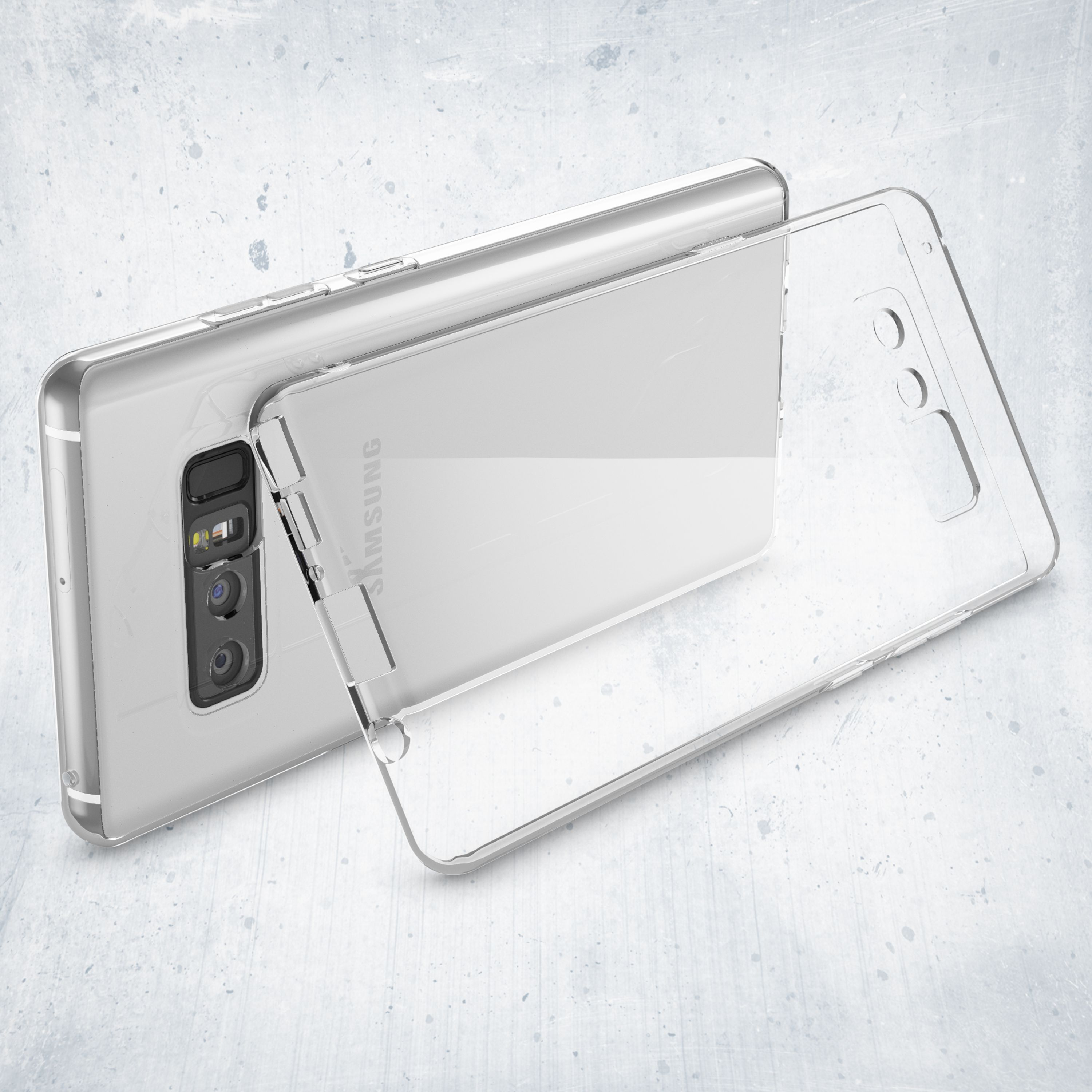 Ein durchsichtiger Handyschutz wird über ein silbernes Smartphone gelegt.