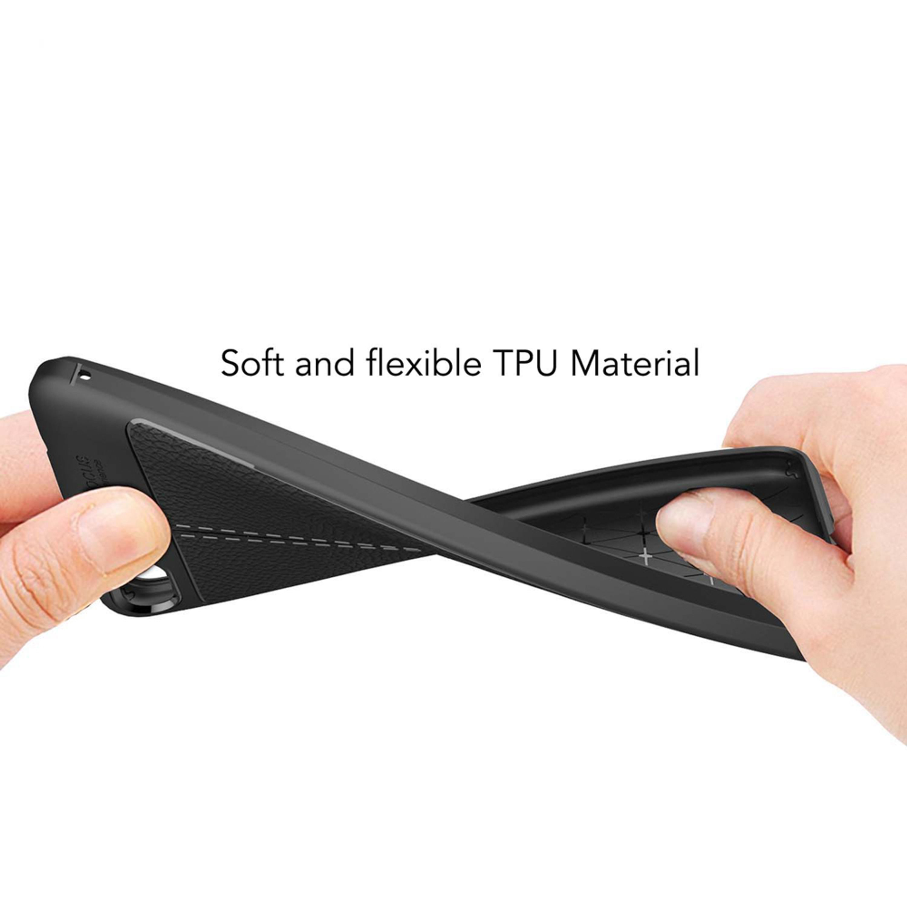 Schwarze, flexible TPU-Hülle wird von Händen gebogen. Text: Soft and flexible TPU Material.