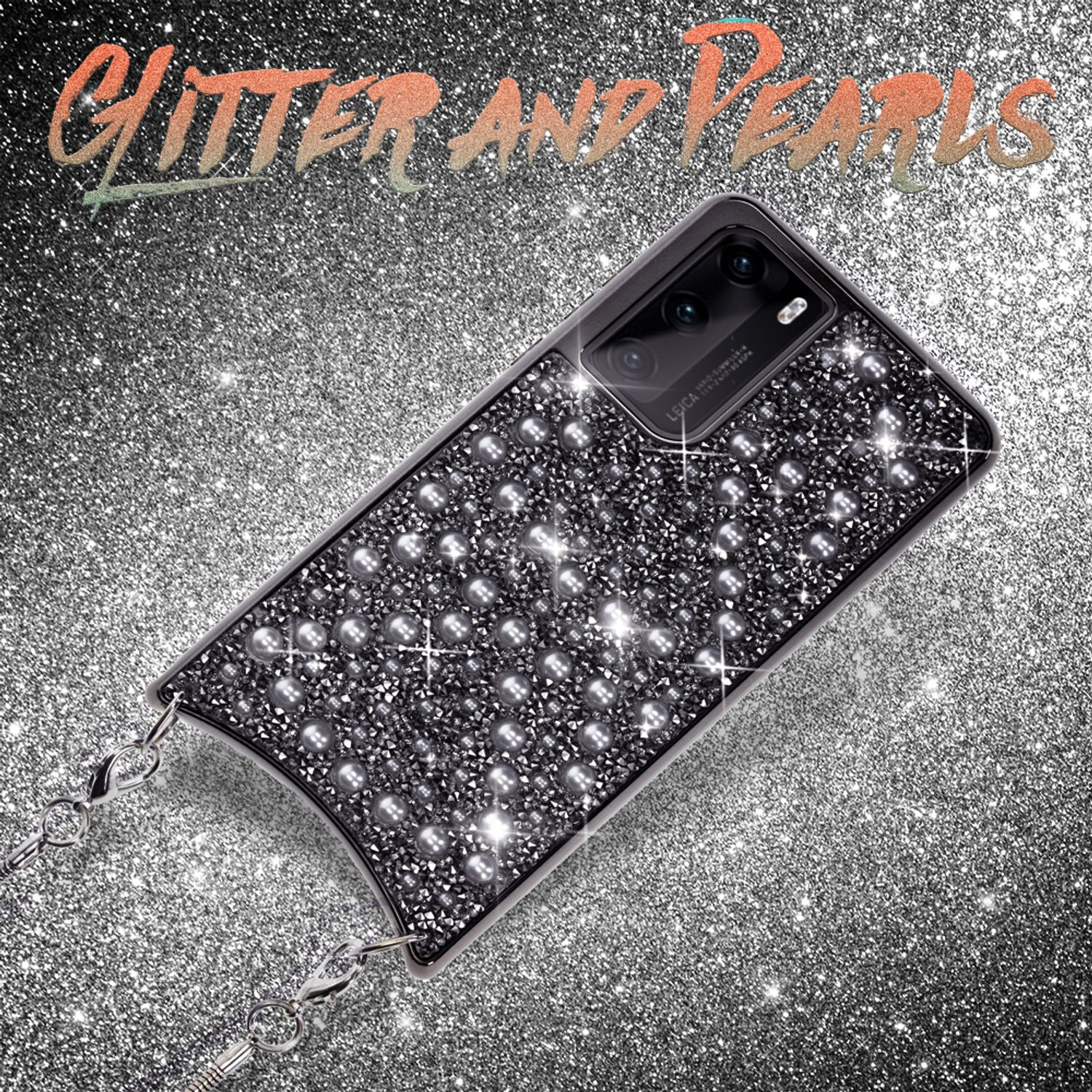 Una cover nera per telefono ricoperta di strass e perle, con catena argentata, su sfondo glitterato.