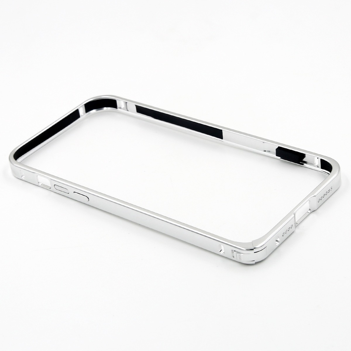 Una cornice per telefono argentata con inserti neri su sfondo bianco.
