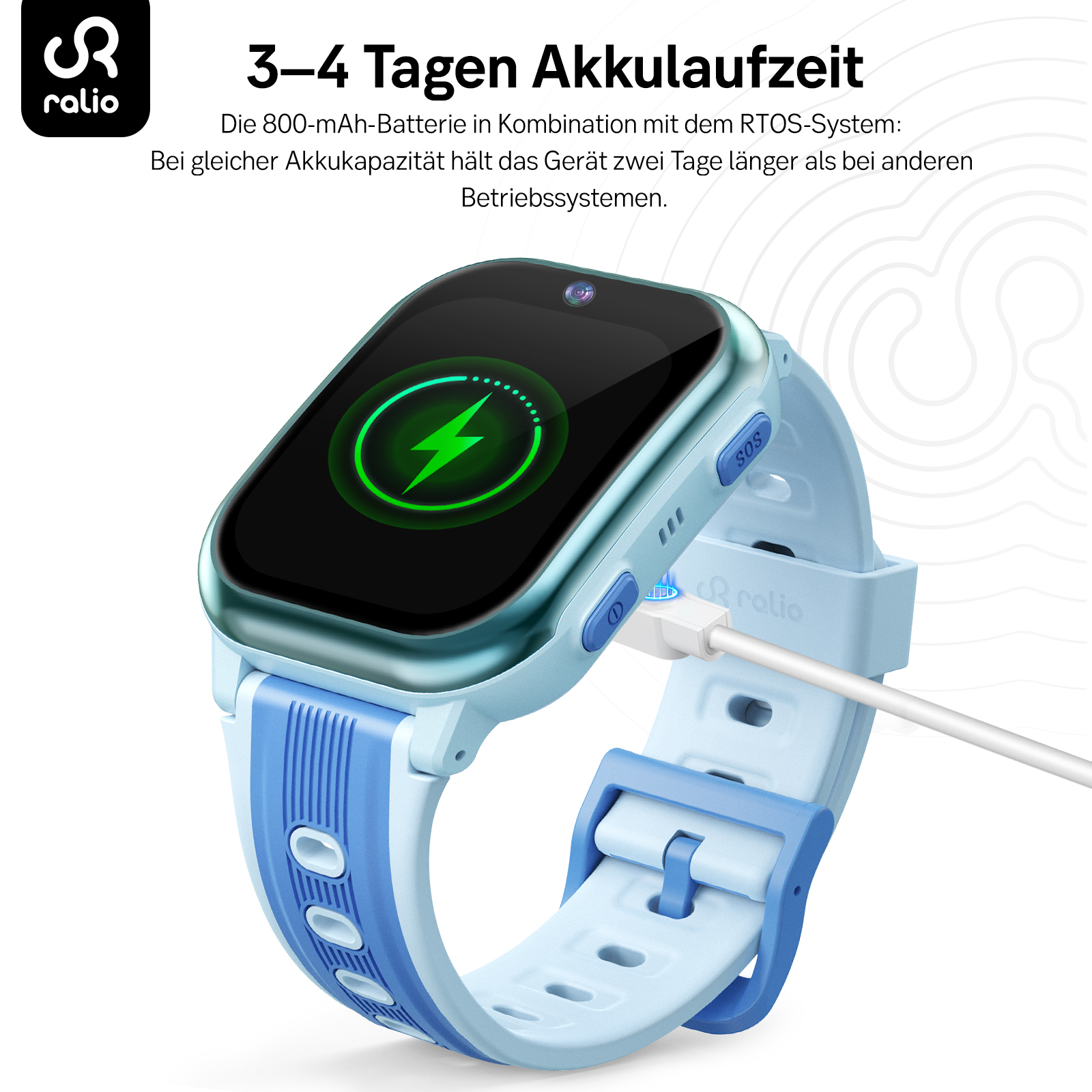 Eine hellblaue Smartwatch mit grünem Blitz-Ladesymbol, lädt via USB-Kabel.