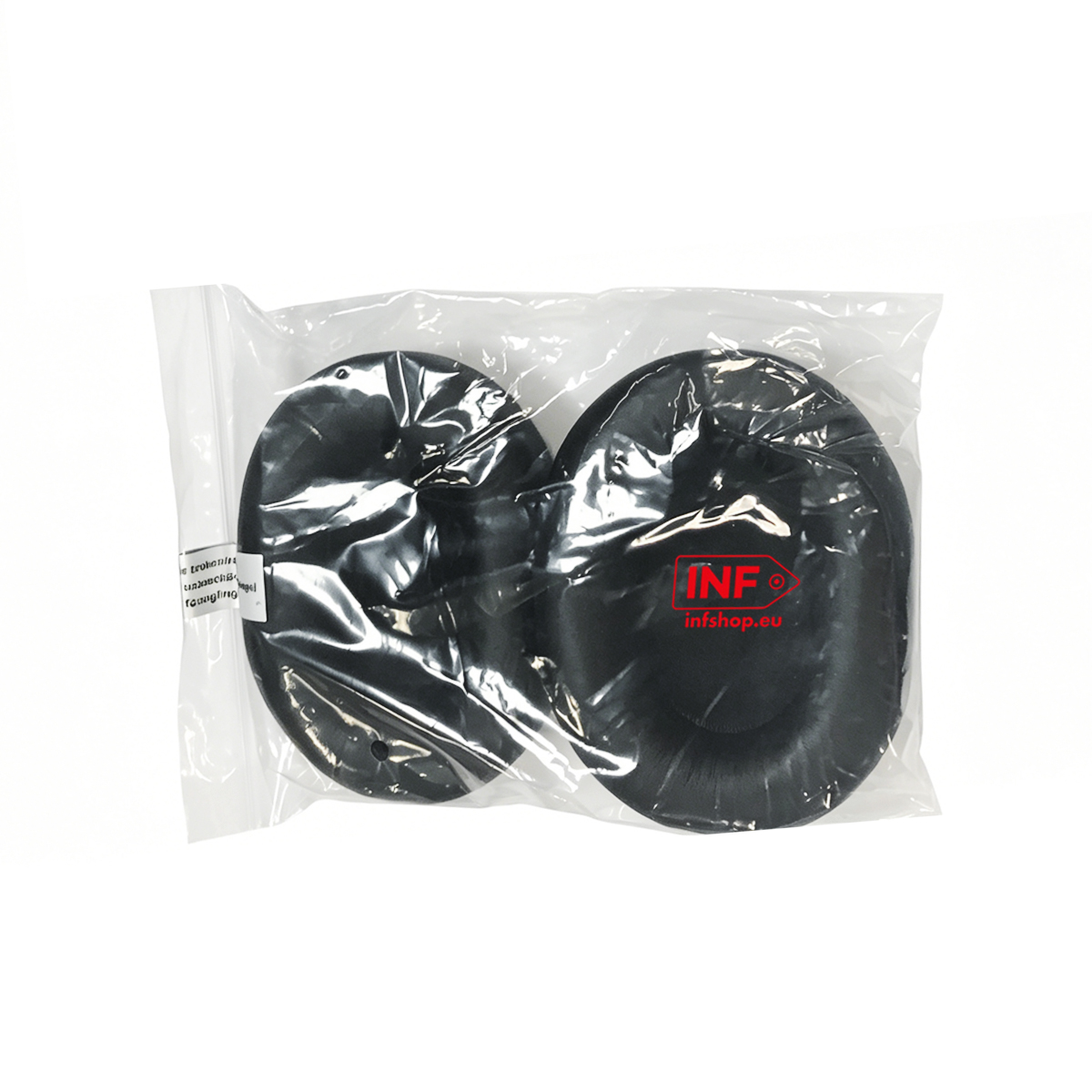 Zwei schwarze Kopfhörerpolster in einer Plastiktüte mit rotem INF-Logo.