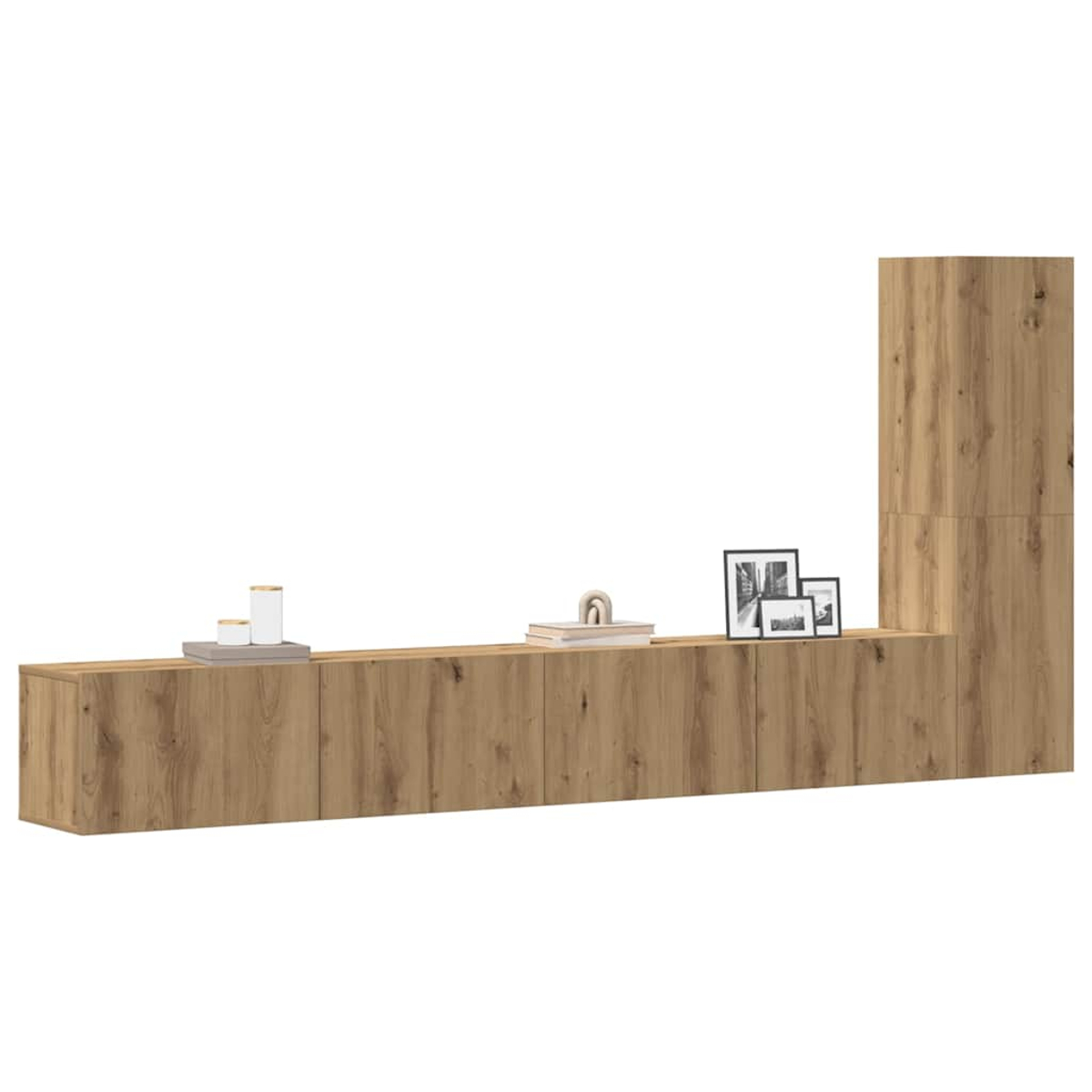 Un mueble de madera con varios compartimentos y artículos de decoración.