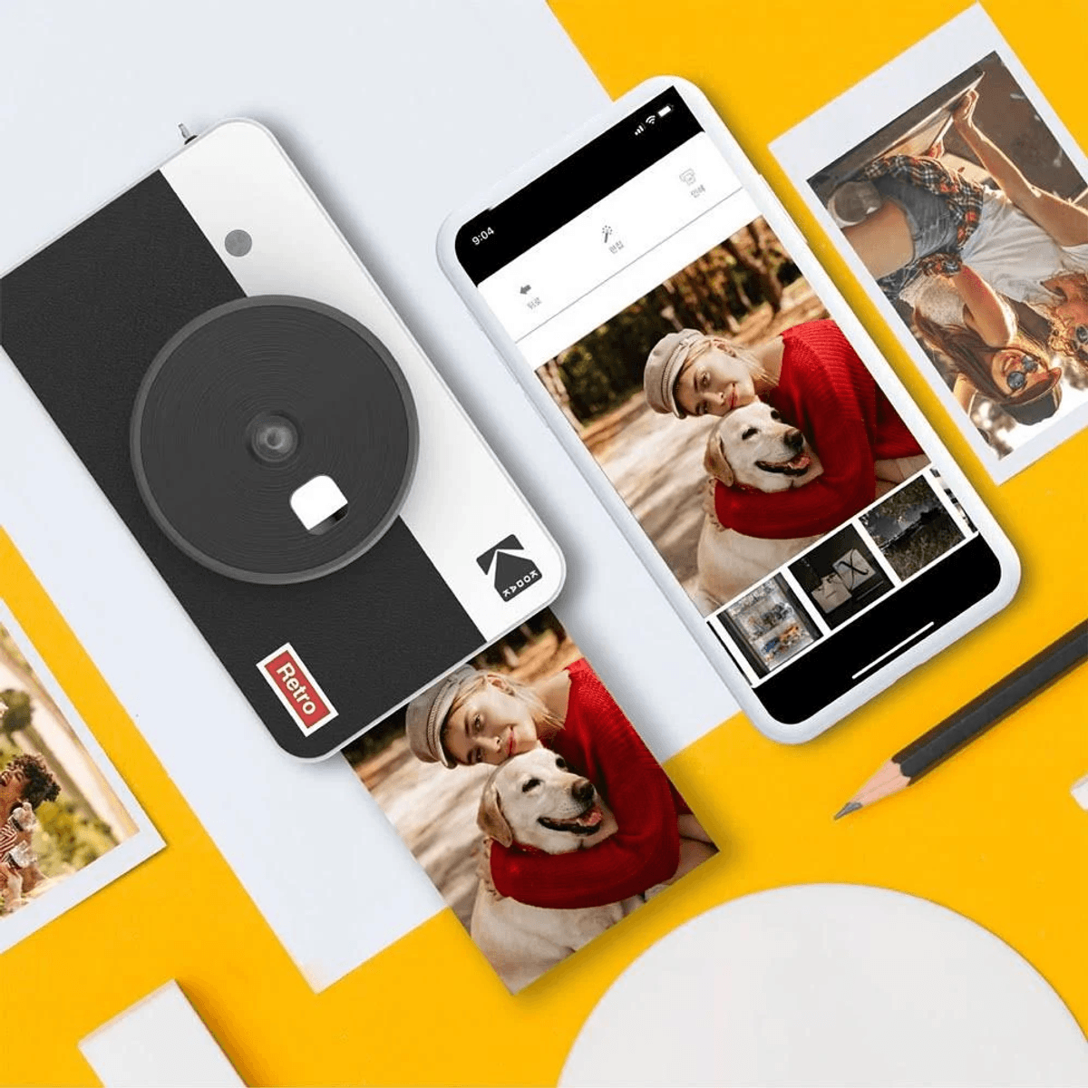Drukarka retro ze smartfonem pokazującym dziewczynę i psa.