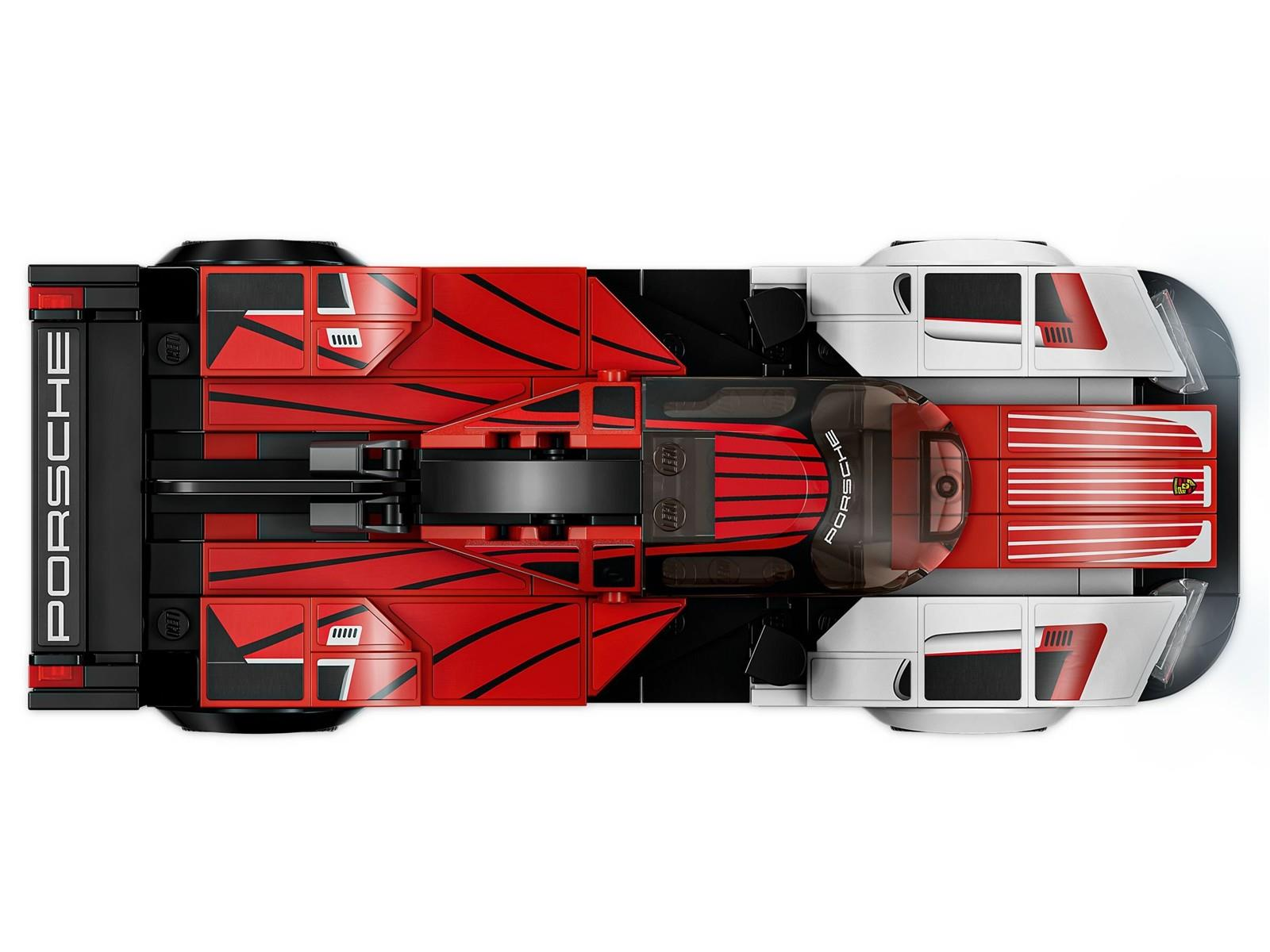Ein roter und weißer Lego-Rennwagen mit schwarzen Streifen und Porsche-Aufklebern.