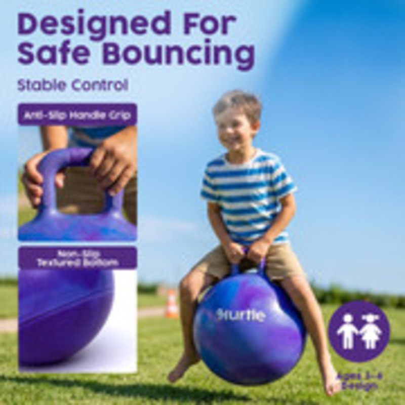 Ein Junge auf einem violetten Hüpfball mit Griff im Freien. Nahaufnahmen des Griffs und des Balls.