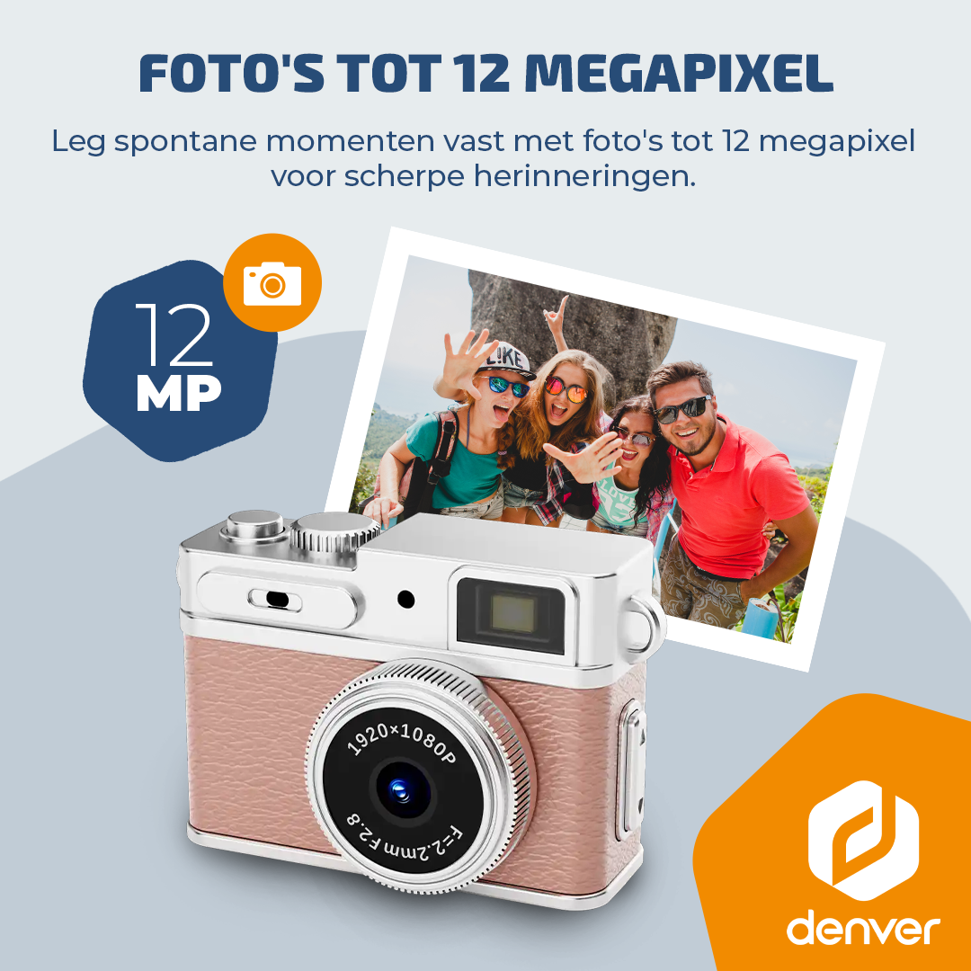 Een roze digitale camera met 12 MP en een foto van vier vrienden.